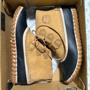 Women’s Sorel Elk and Black Waterproof Out N About Boots Size 8